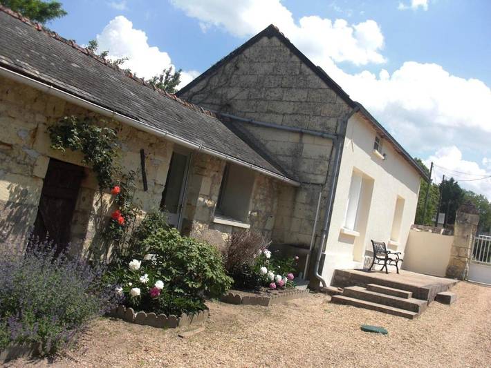 Location de vacances pour 6 personnes, avec piscine et jardin à Allonnes