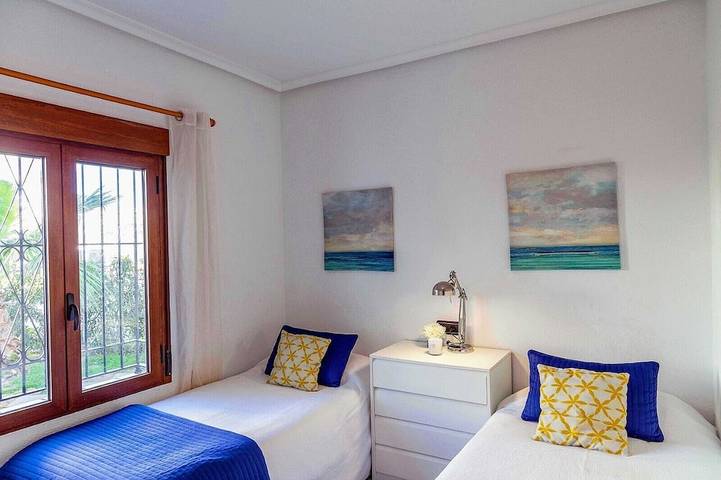 Location de vacances pour 6 personnes, avec terrasse et piscine dans Playa Flamenca - 2