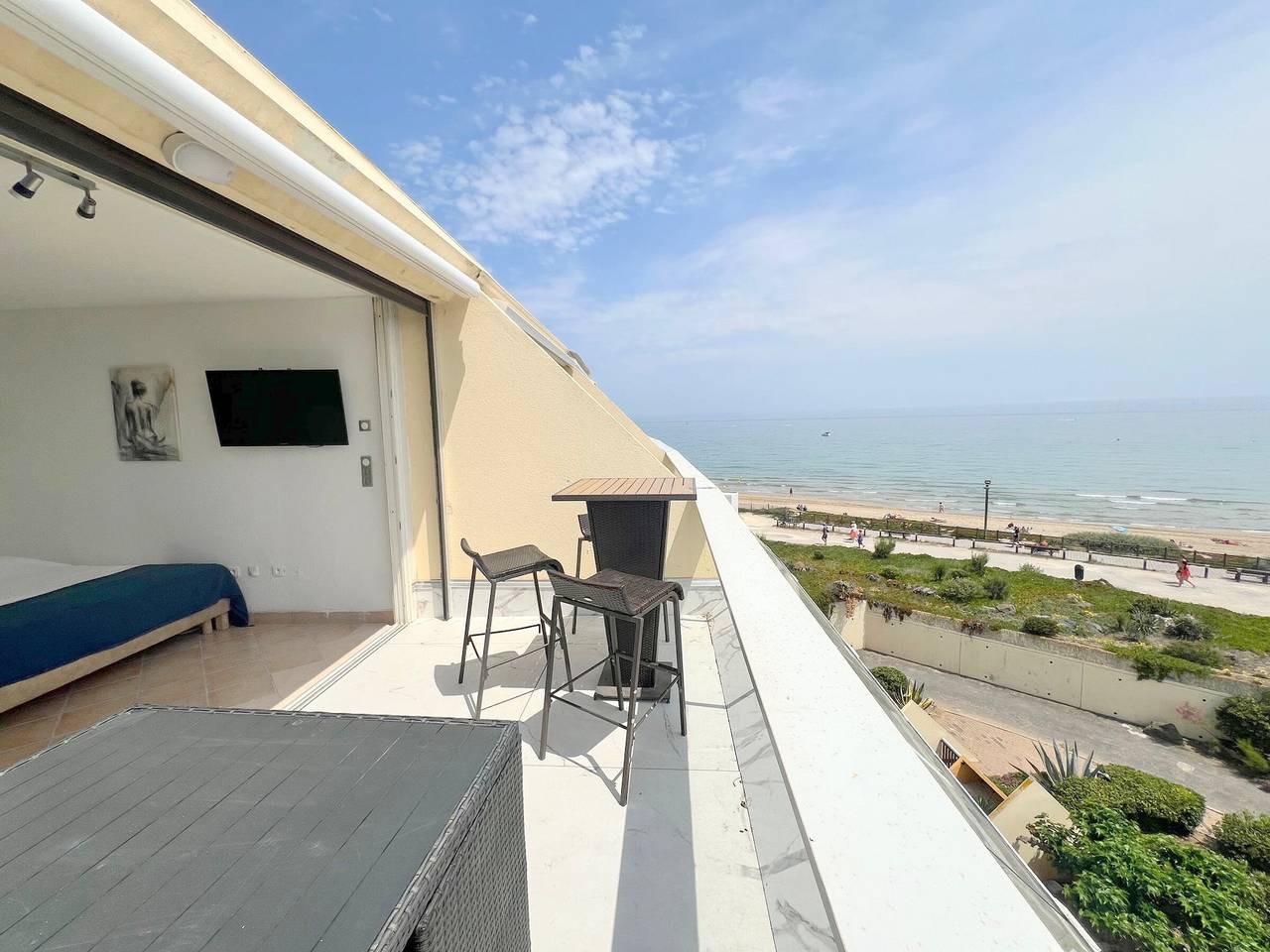 Entire studio, Air-conditioned studio with sea view and private parking in Cap d'Agde, Agde