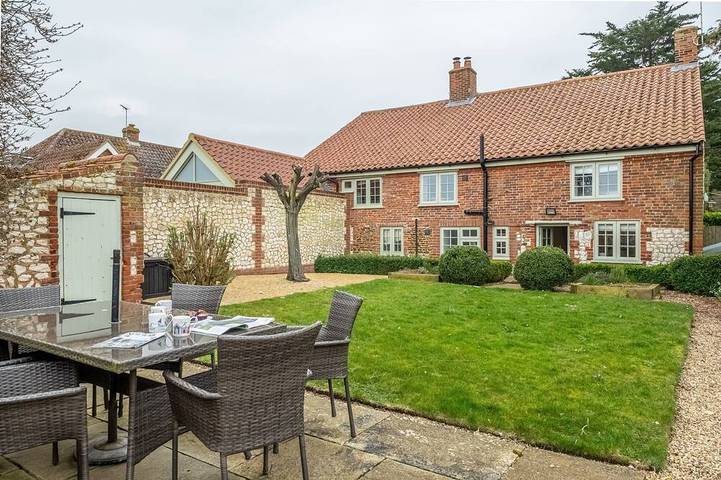 Cottage for 6 people, with garden, with pets in Thornham