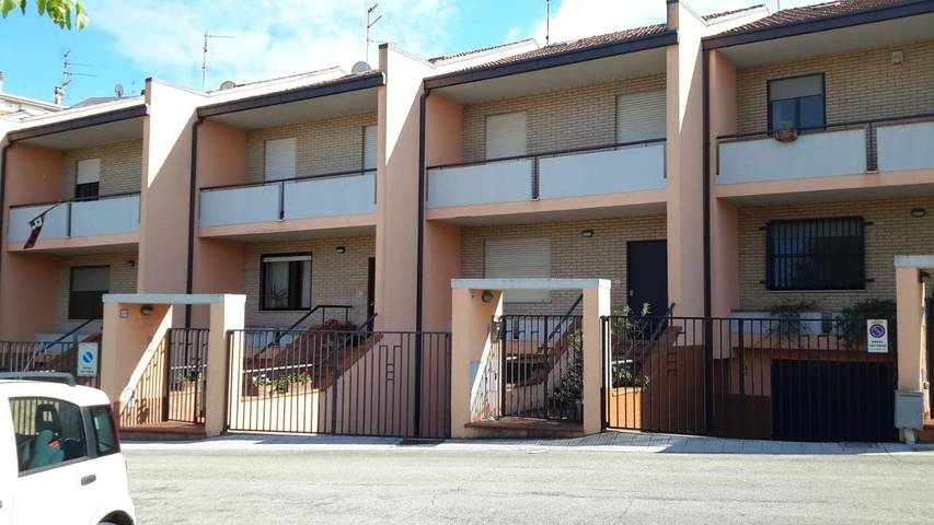 Ferienhaus für 8 Personen, mit Balkon und Terrasse sowie Garten und Ausblick in Lanciano