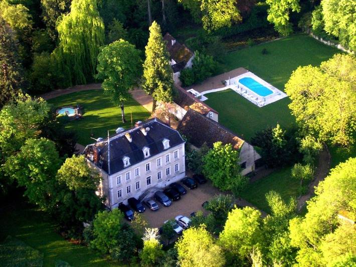 Hôtel pour 4 personnes, avec Balcon et Terrasse ainsi que Jardin et Piscine à Beaune