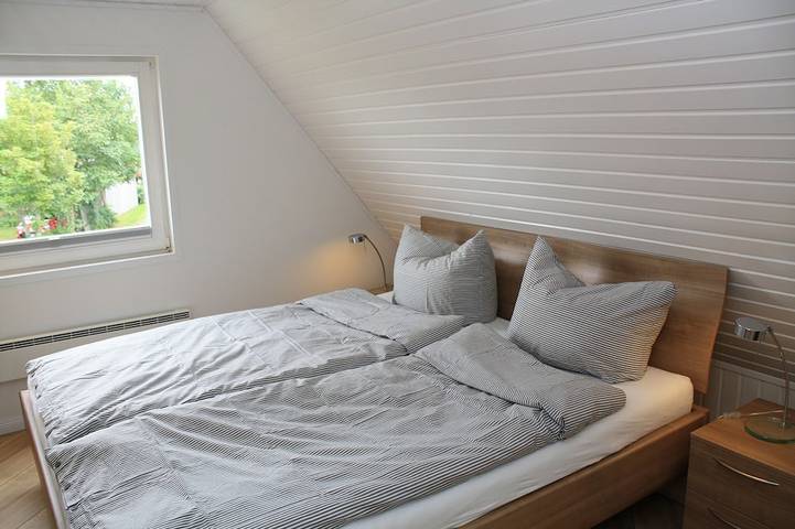 Helles, familienfreundliches Haus in Deichnähe mit Wallbox in Nordstrand (Gemeinde), Nordstrand