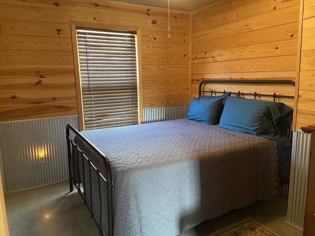 Grizzly Cabin. Roku Tv & Star Gazing. No Pets are allowed in Ouachita National Forest