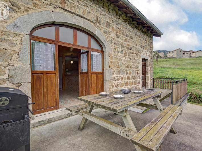 Gîte pour 11 personnes, avec Terrasse et Jardin dans la Loire - 2