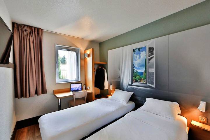 Hôtel pour 2 personnes, avec jardin à Les Tourrettes - 2