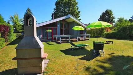 Ferienhaus für 4 Personen, mit Whirlpool und Terrasse sowie Garten und Sauna in Mirow