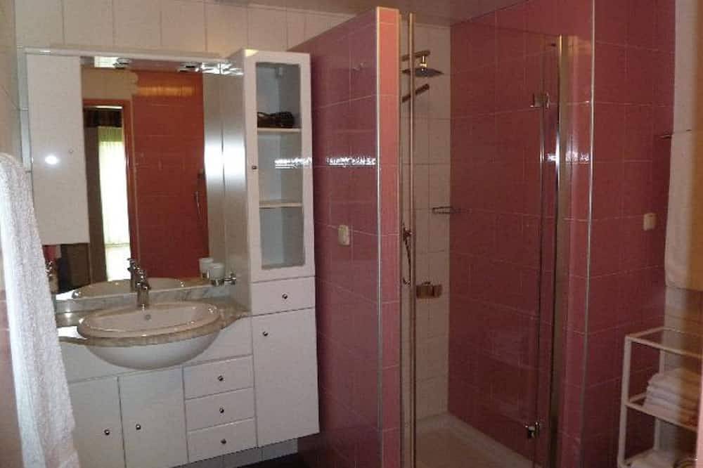 Ganze Wohnung, Gemütliche Ferienwohnung (ca. 55qm) mit geräumigem Bad und eigener Terrasse in Bezirk Zwettl