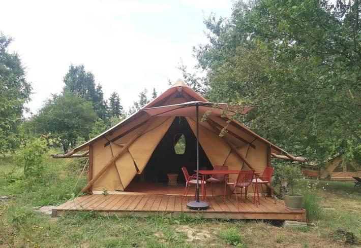 Tente pour 4 personnes, avec Terrasse et Jardin ainsi que Piscine et Sauna dans le Tarn-et-Garonne