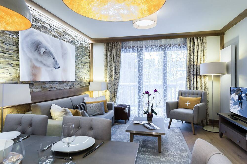 Entire apartment, Central Apartment in Courchevel Village - 2Br, Near Slopes, Parking, Ski Locker, Fitness Access in Saint-Bon-Tarentaise, Les Trois Vallées