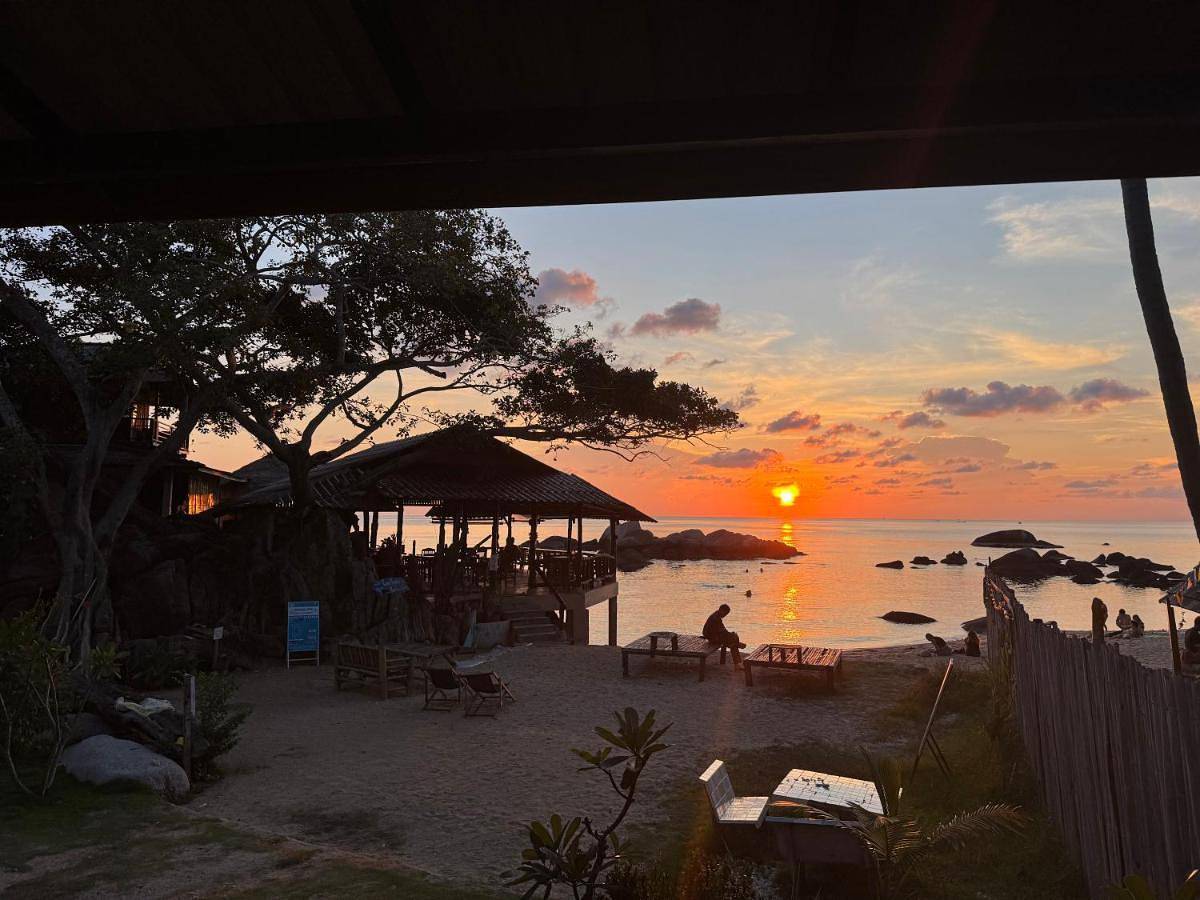 Char Bungalows in Sai Nuan Beach, Koh Tao