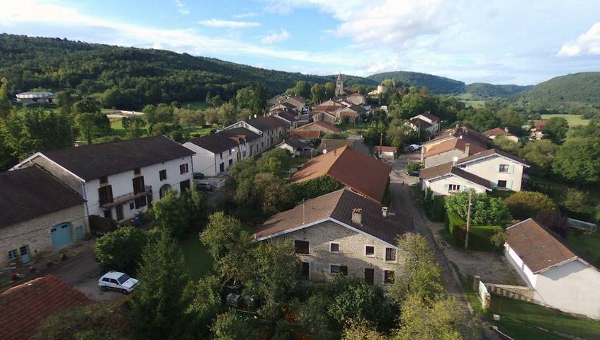 Gîte pour 5 personnes, avec jardin dans le Jura - 2