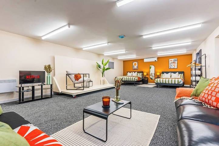 #86 Smart Studio Perfect for Contractors|Coventry in Stretton on Dunsmore, Warwickshire