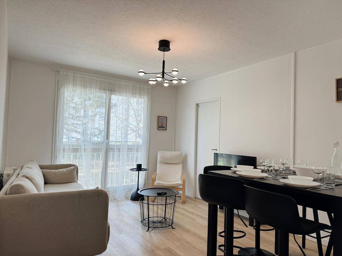 Appartement entier, St Fons-Proche de Lyon, 6 chambres, rénové in Saint-Fons, Lyon et ses environs