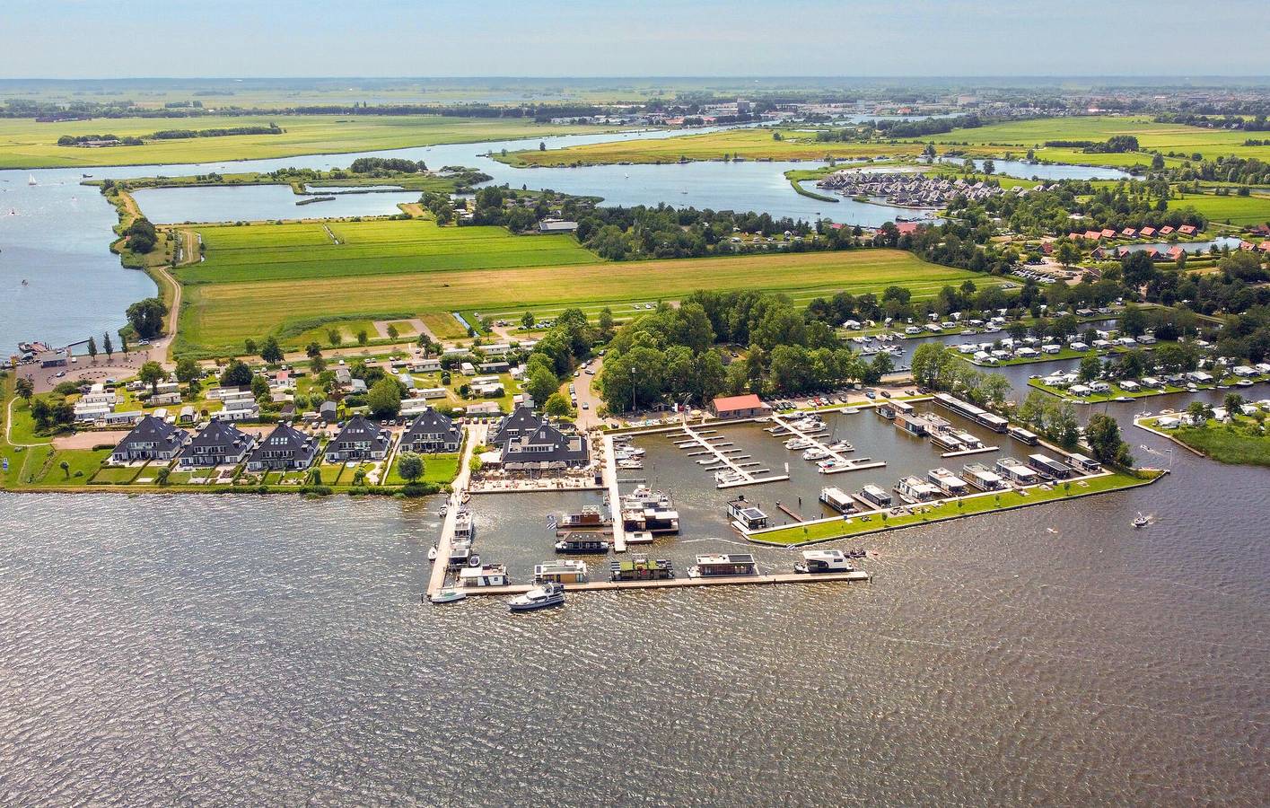 Hausboot für 4 Personen mit Seeblick in Friesland