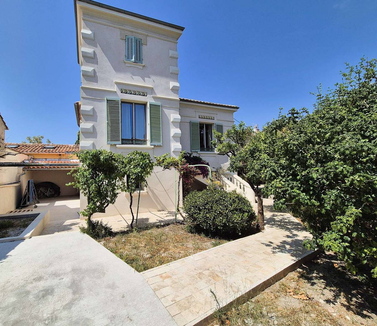 Elegante maison avec un beau jardin, à 150 m de la mer, climatisation, Wifi ... in Saint-Mandrier-sur-Mer, Côte méditerranéenne (France)
