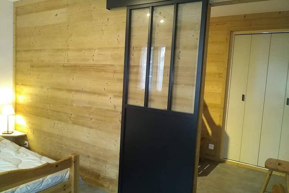 Entire apartment, 300m from resort center, Ground floor, parking, tv, ski locker, 50m², Arêches-Beaufort in Arêches, Beaufort (Rhône-Alpes)