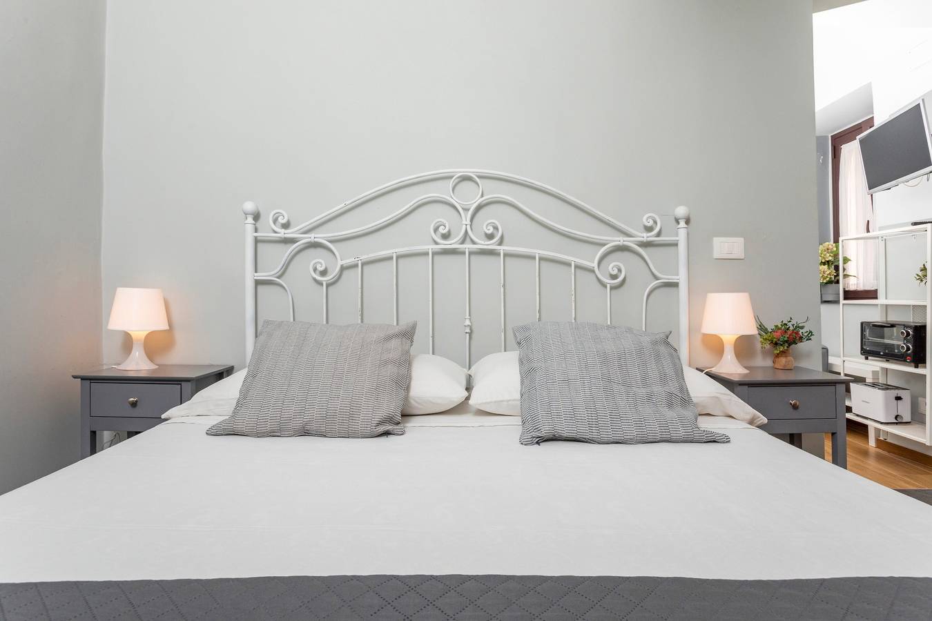 Entire apartment, Apartment 'Aparo House One' with Balcony, Wi-Fi and Air Conditioning in Catania, Catania Province