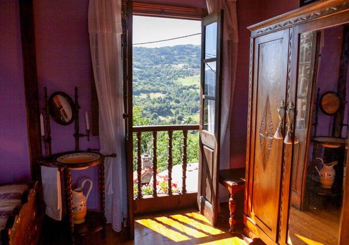 Casa rural para 6 personas, con terraza además de jardín y vistas, Se admiten mascotas en Laviana