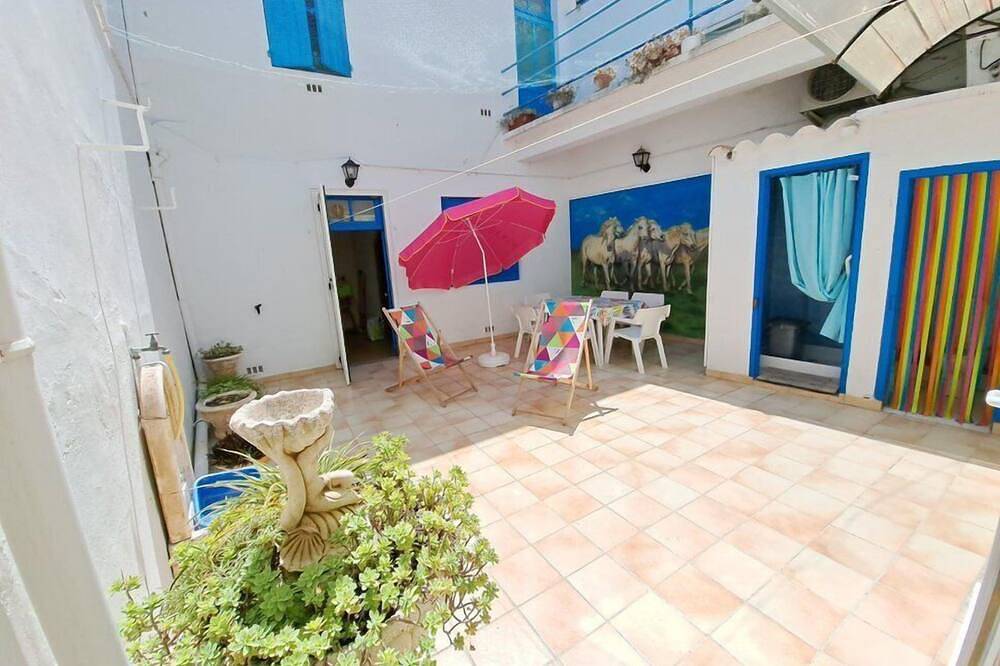 Ganze Wohnung, Authentic Fisherman's House, sleeps 6, courtyardeur 30 M2, air-conditioned, heart of... in Le Grau-du-Roi, Côte d'Améthyste
