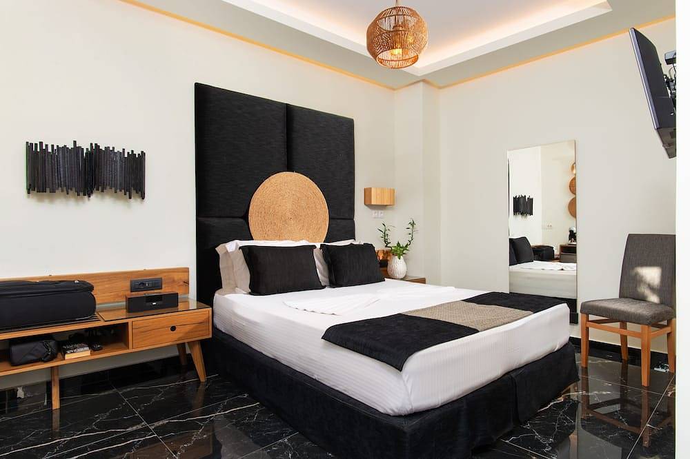 Angelica's \"Superior\" Room in Adamas in Milos