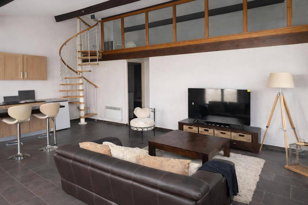 Appartement entier, Nouveau - L'Ensoleillé Terrasse & Atypique - 10 Min Plages - Serenité & Confort - Ideal Famille Parking et Wifi Gratuit - Offre Speciale in Cabestany, Côte d'Améthyste