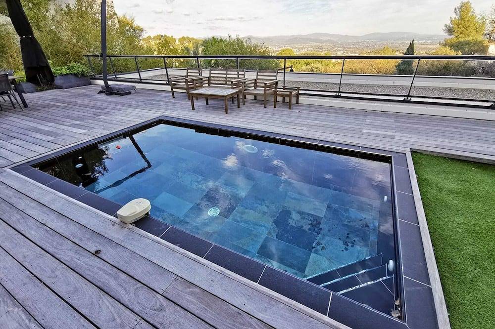 Villa 2 contemporaine avec piscine, 4 chambres, 3 sdb, 2Wc, parking voiture éléc in Hyeres, Parc national Port-Cros