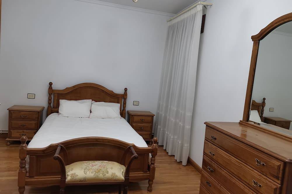 Entire apartment, Felisa House - Sarria Street Apartment in Monforte de Lemos, Lugo Province