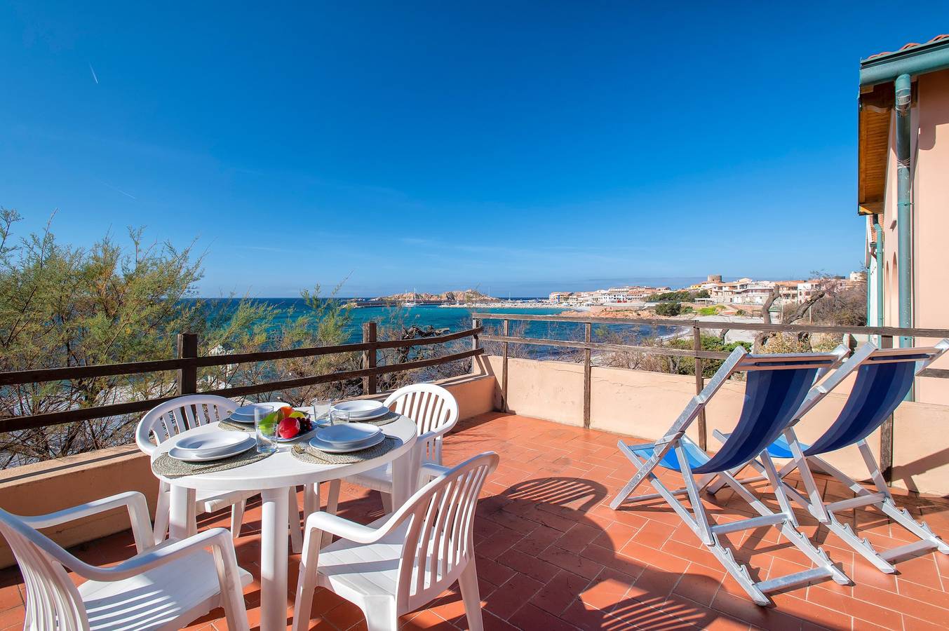 Villa 'Meridiana' avec vue sur la mer, terrasse privée et climatisation in Trinità d'Agultu e Vignola, Olbia-Tempio