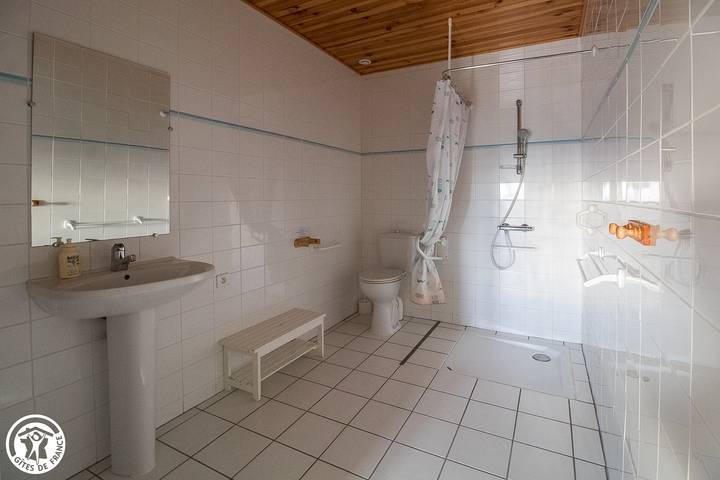 Chambre d’hôte pour 2 personnes, avec terrasse ainsi que jardin et vue dans Parc naturel régional des Volcans d'Auvergne - 4