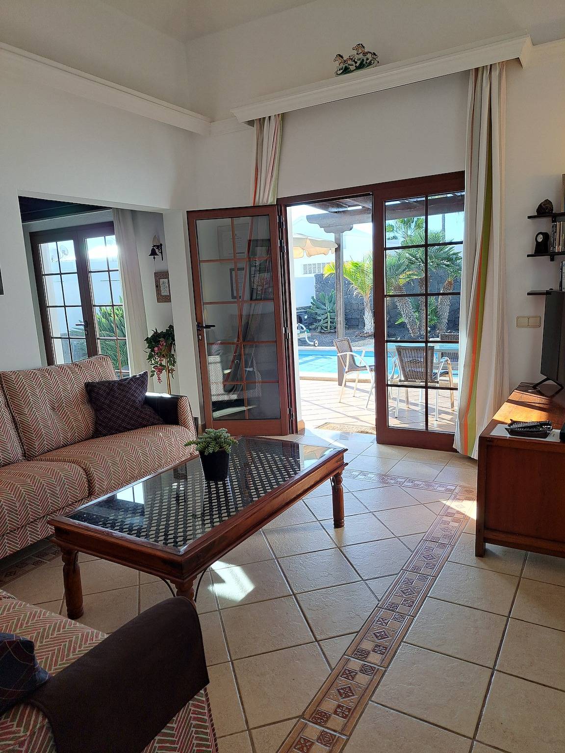 "Villa De la Paz" avec Wi-Fi et piscine extérieure in Playa Blanca, Yaiza