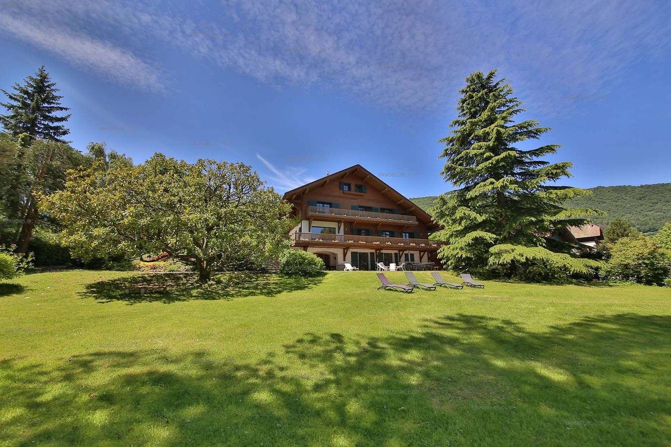 Apartamento vacacional entero, Lake Annecy - Waterfront Villa in Sévrier in Sévrier, Parque natural regional del Macizo de Bauges