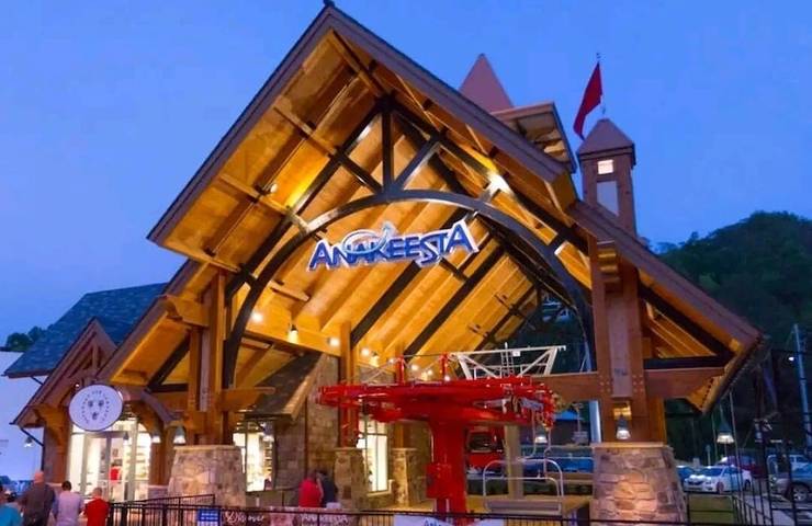 Log cabin for 6 people, with balcony and hot tub in Pigeon Forge