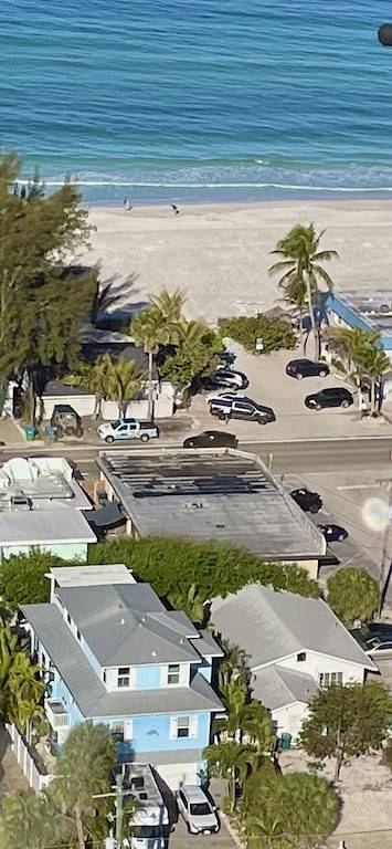 Vacation rental for 8 people, with yard and hot tub in Bradenton Beach