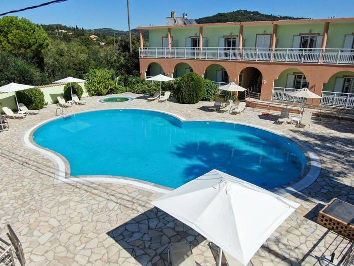 Hôtel pour 2 personnes, avec piscine et jardin ainsi que vue et terrasse