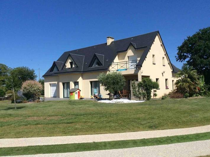 Location de vacances pour 8 personnes, avec Balcon ainsi que Terrasse et Piscine à Le Val-Saint-Père