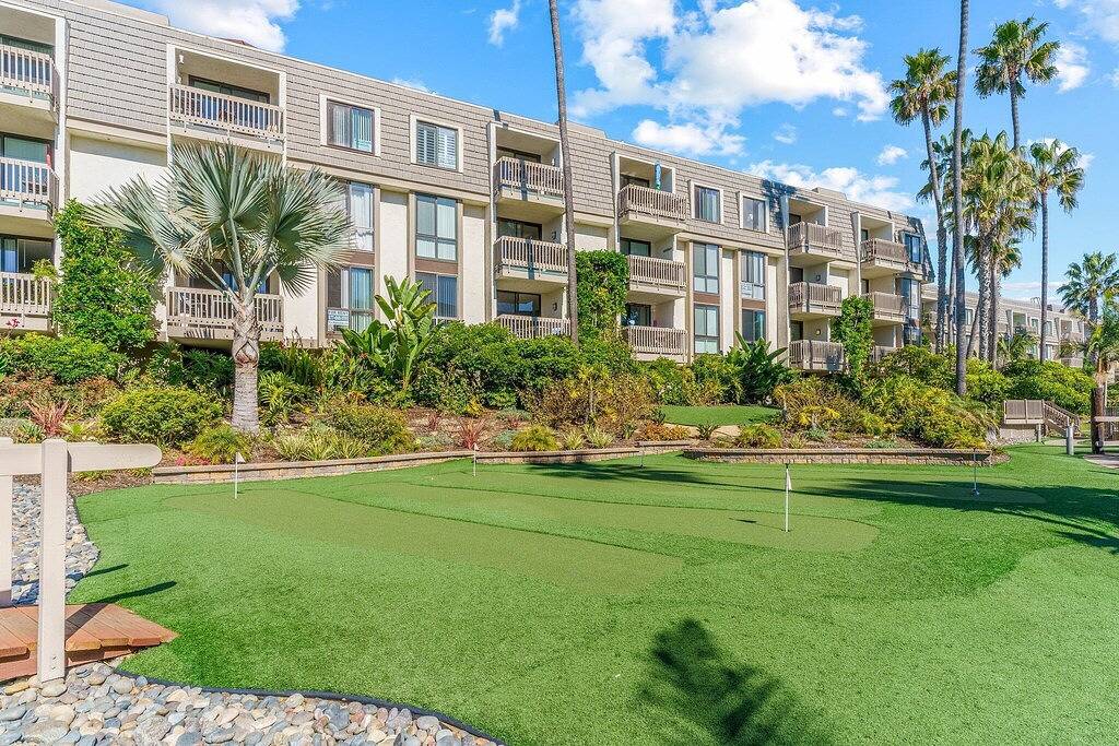 Ganze Wohnung, Oceanfront Condo...Views and sounds of the surf from Balcony and Bedroom in Oceanside, San Diego County