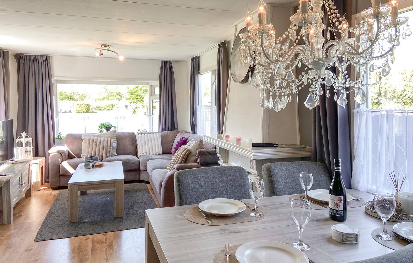 Wohnwagen für 4 Personen mit Terrasse in Niederländische Nordsee