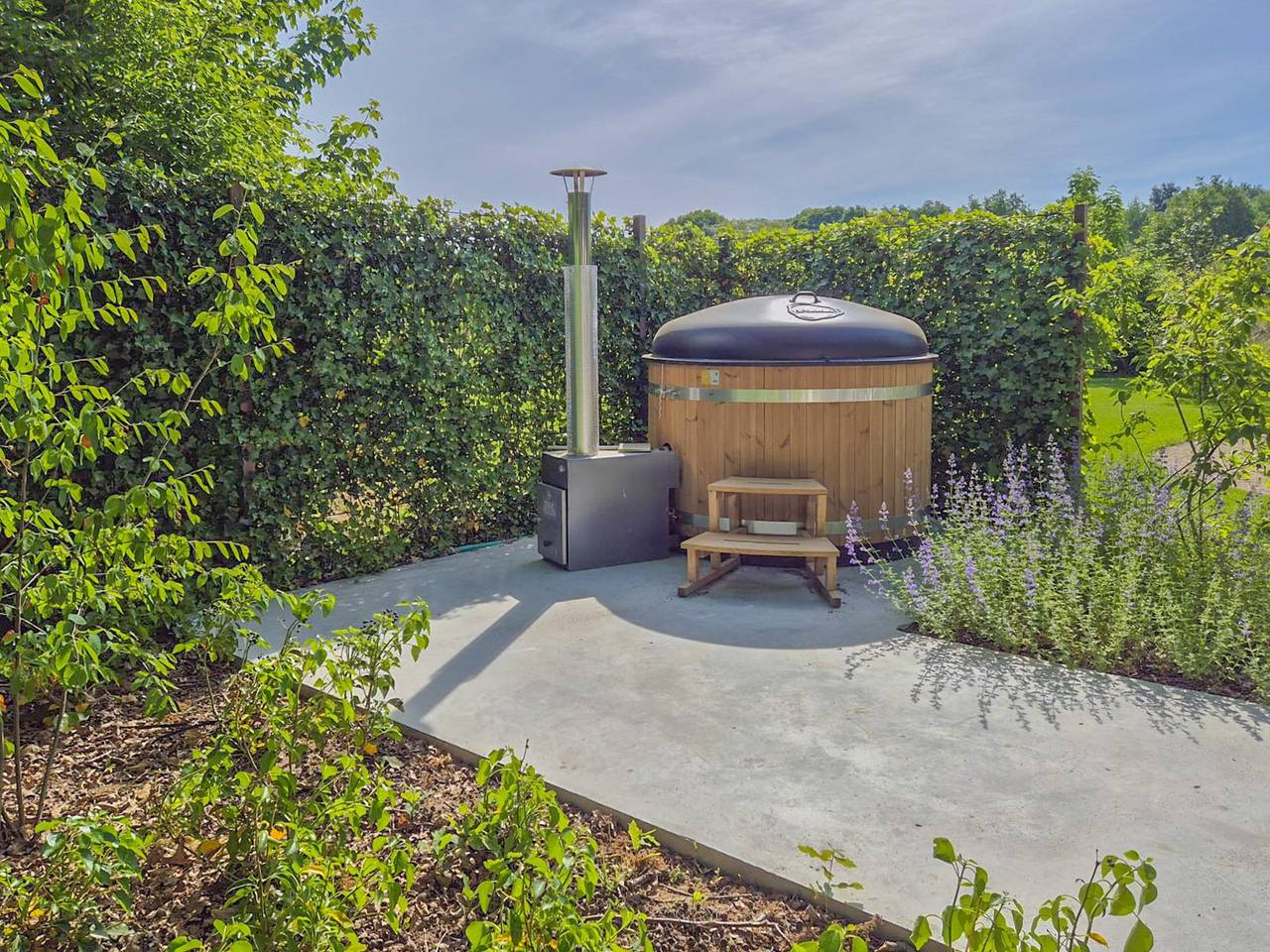 Door groen omgeven luxe woning met hottub in Noord-Brabant