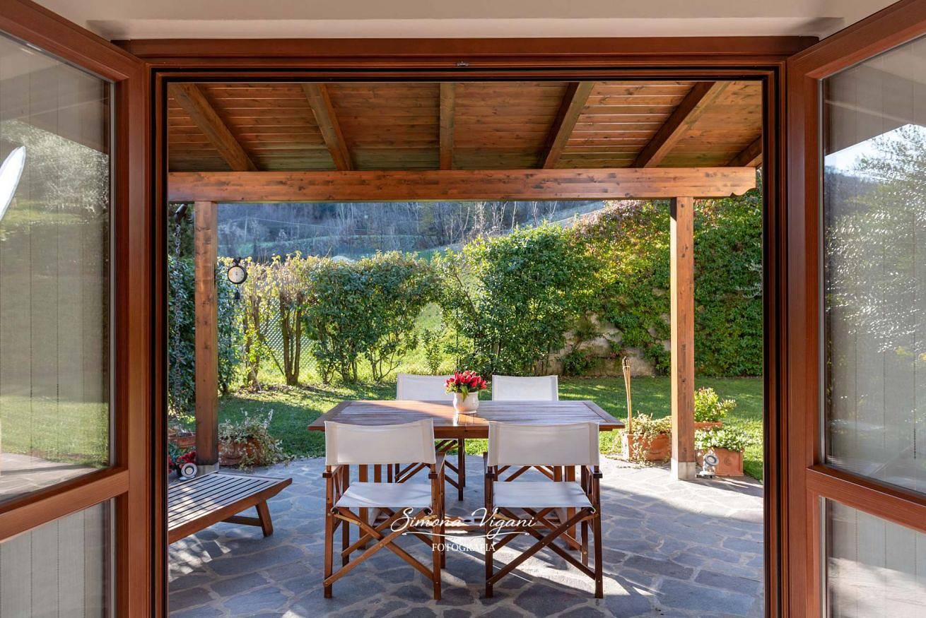 Entire apartment, Cozy Apartment with Parking, Garden & Lake View in Pianico, Lake Iseo