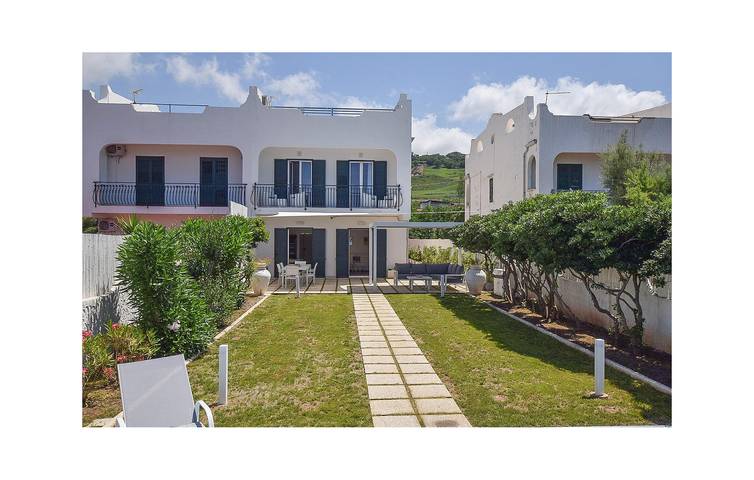 Appartamento con vista mare con giardino e parcheggio, WiFi, AC, a 100 m dalla spiaggia in Falerna Marina, Falerna