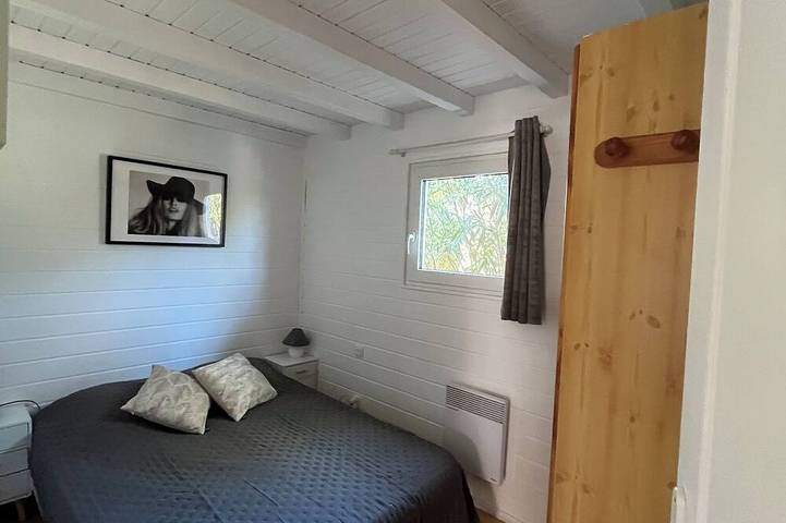 Chalet pour 8 personnes, avec terrasse ainsi que jardin et piscine, animaux acceptés à Gassin - 4