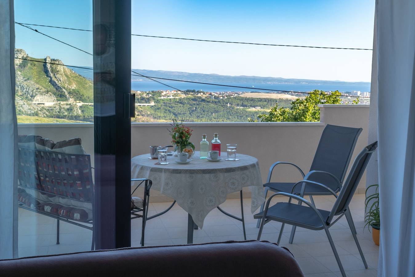 Hel leilighet, Three bedroom apartment with terrace and sea view Klis, Split A-16979-a in Klis, Split-Dalmatia