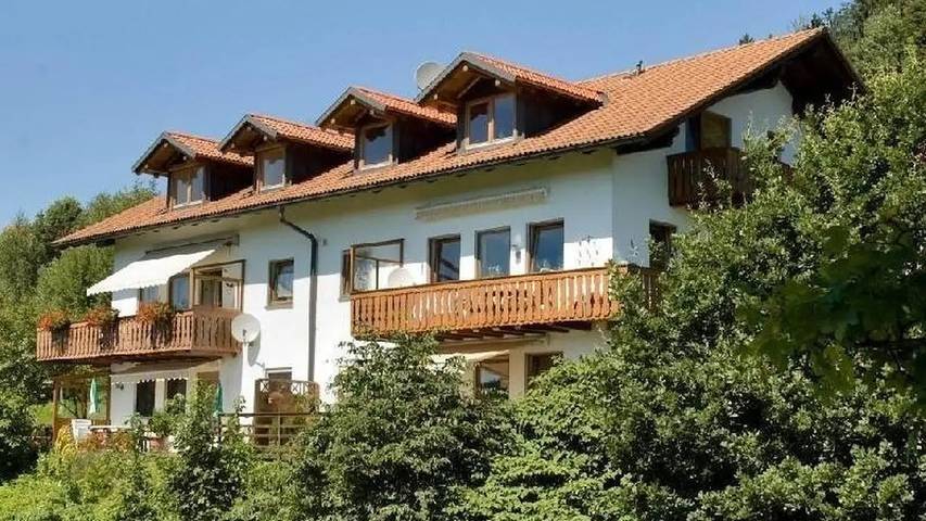 Ferienhaus für 4 Personen, mit Terrasse und Garten in Bodenmais - 2