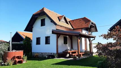 Villa für 4 Personen, mit Garten und Ausblick in Slowenien
