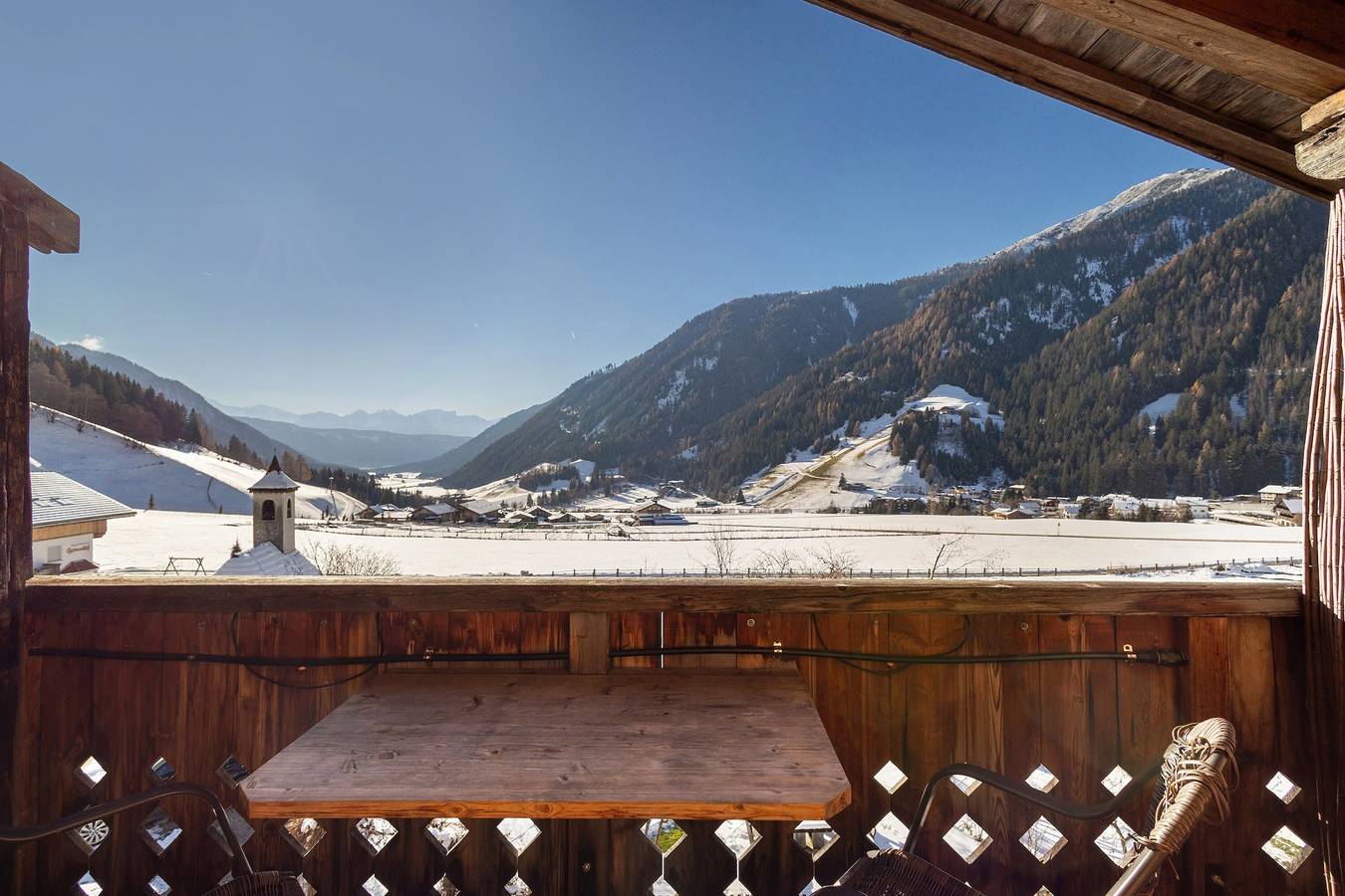 Entire studio, Studio Apartment 'Jelerhof Apt Talblick' with Mountain View, Shared Garden and Wi-Fi in Villgratener Berge, Gsies