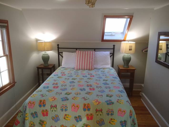 Vacation rental for 8 people, with yard and hot tub in Rehoboth Beach