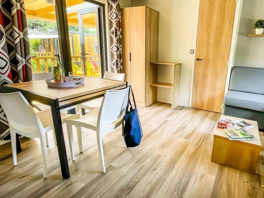 Camping Le Domaine de Mesqueau - Mobile home 6 persons - Cottage Confort Premium 4 Rooms 6 People + Tv 2sdb in Plougasnou, Ceinture Dorée