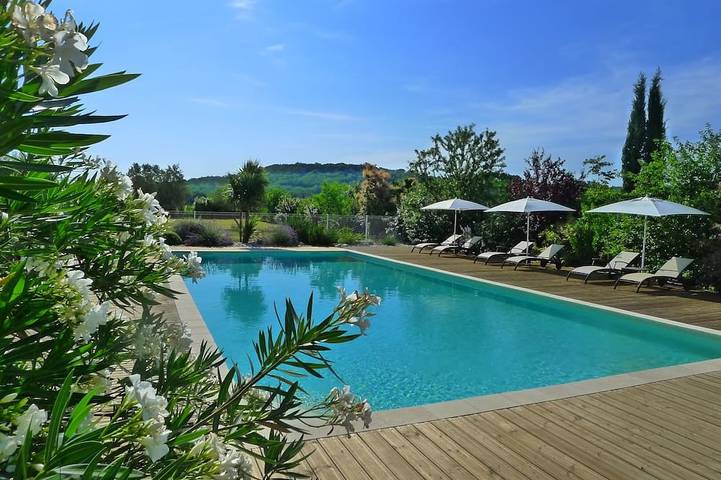 Gîte pour 6 personnes, avec Terrasse ainsi que Jardin et Piscine