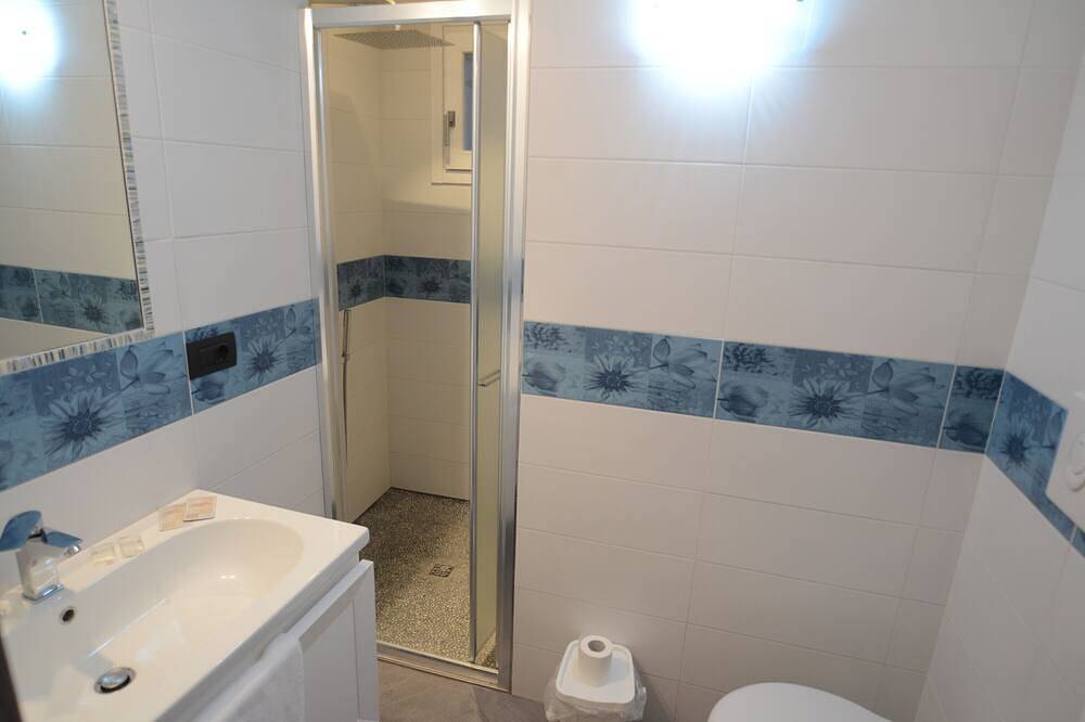 Apartamento entero, Habitación 'Camera Maestrale vista mar parcial' con Vista al Mar, Wi-Fi y Aire Acondicionado in Cetara, Costa Amalfitana